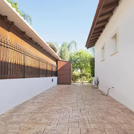 Villa Louisa Ajía Nápa